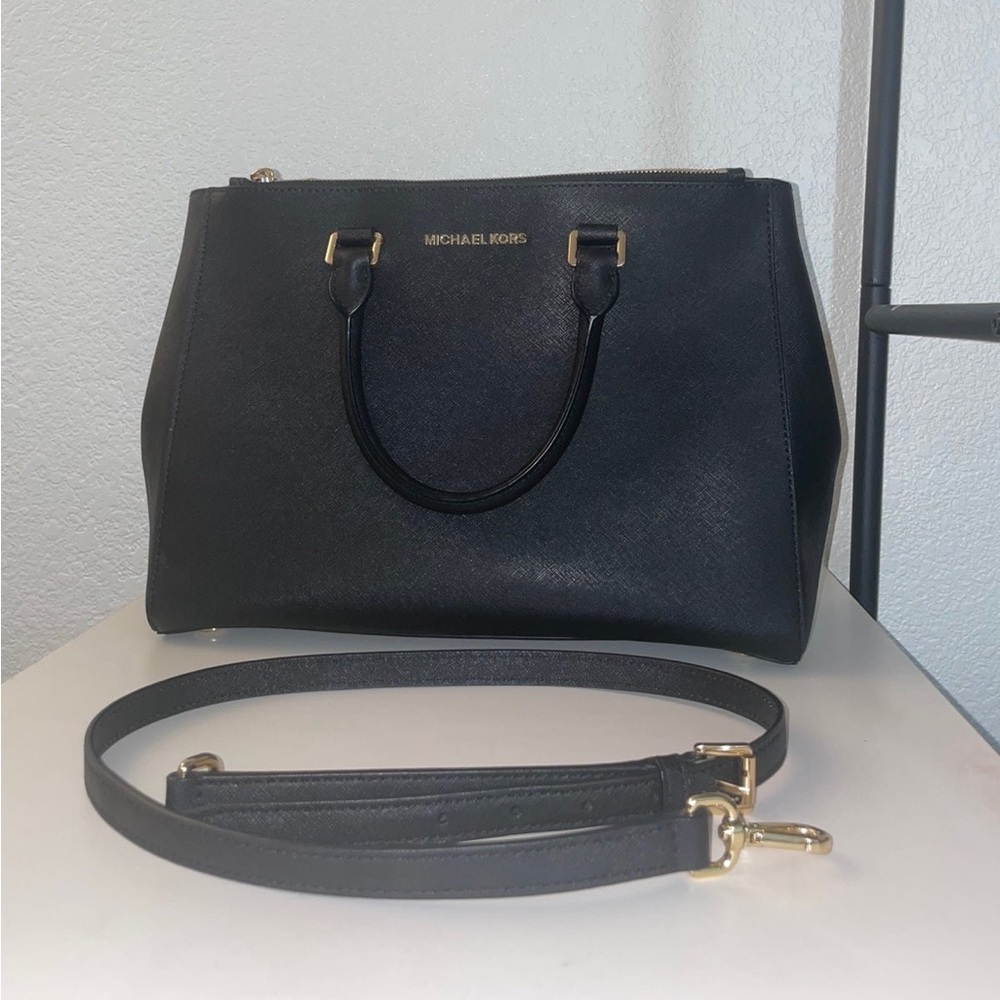 Black Michael Kors Purse w Crossbody Strap
